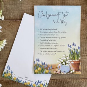 Handillustrierte große Postkarte Glücksmomente März Traubenhyazinthen Schneeglöckchen Krokusse von Ann und Jan