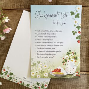 Handillustrierte große Postkarte Glücksmomente Juni Margeriten Erdbeeren Erdbeerkuchen Blumenstrauß von Ann und Jan