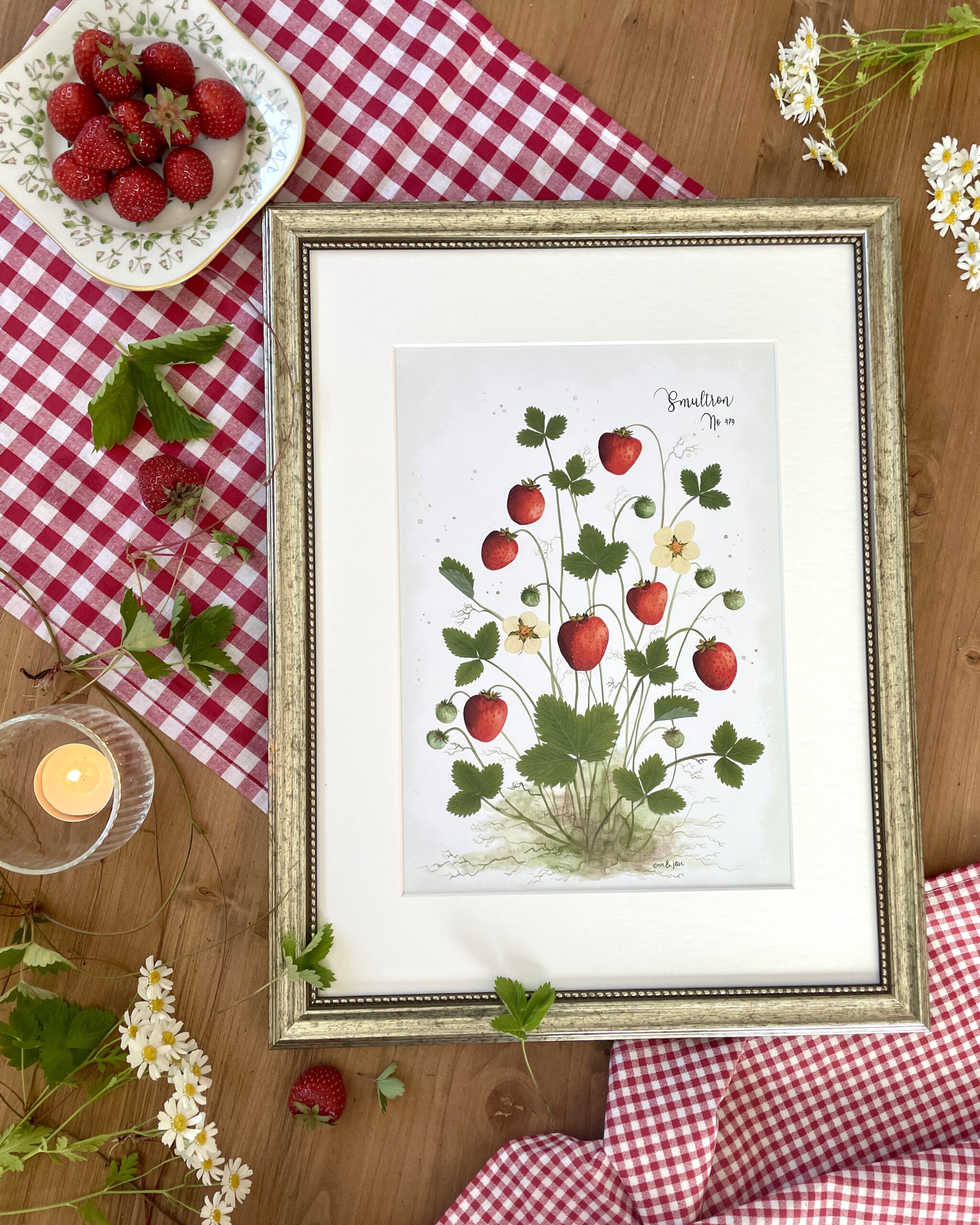 Kunstdruck Smultron Walderdbeeren von Ann & Jan im Bilderrahmen