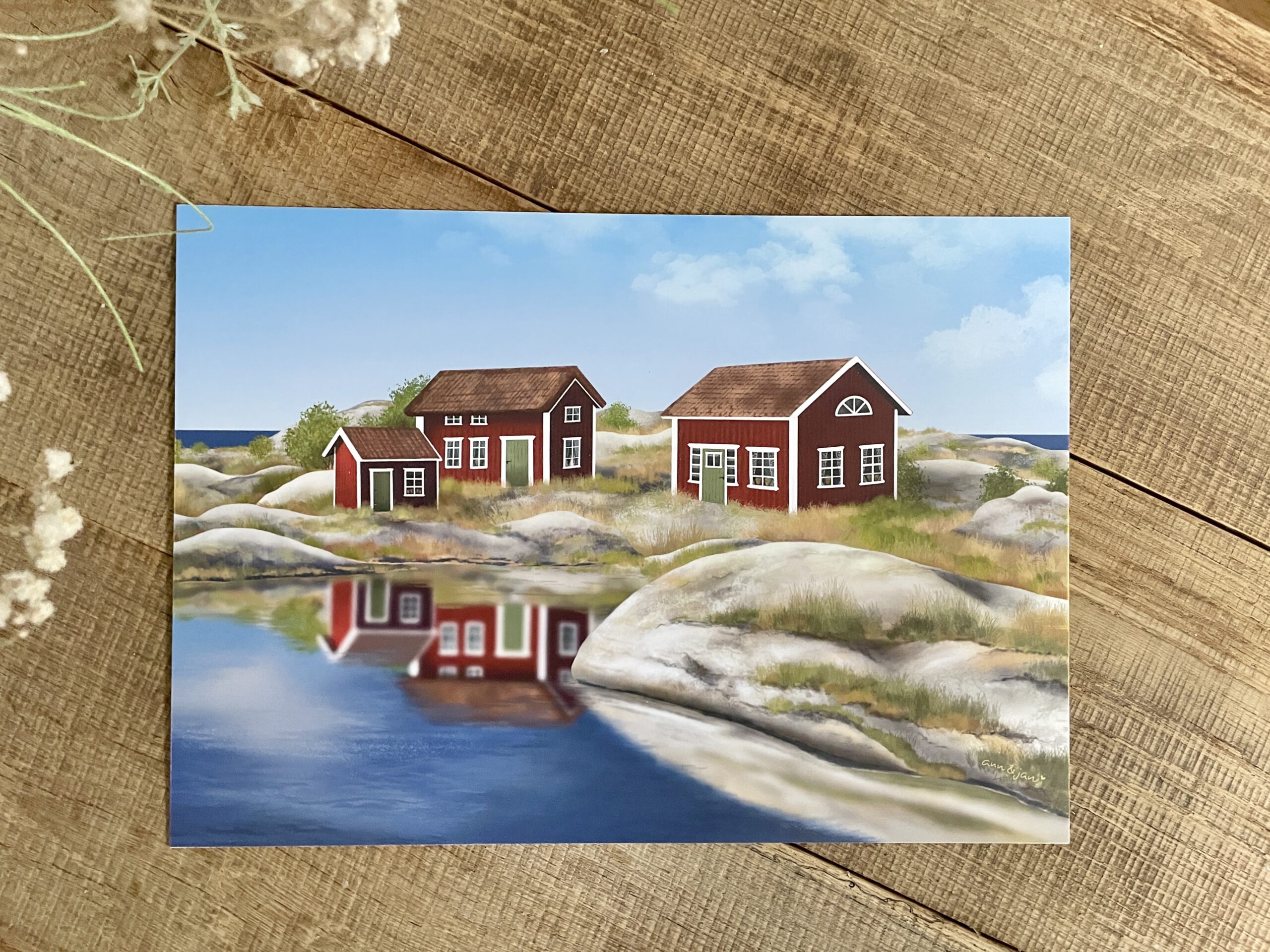 Handillustrierter Kunstdruck Schärengarten Schäreninsel rote Holzhäuser Meer Felsen Himmel von Ann und Jan DIN A4 Querformat