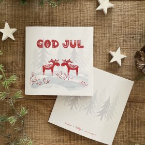 Handillustrierte quadratische Weihnachtsklappkarte Julälg zwei rote Elche Schnee God Jul von Ann und Jan