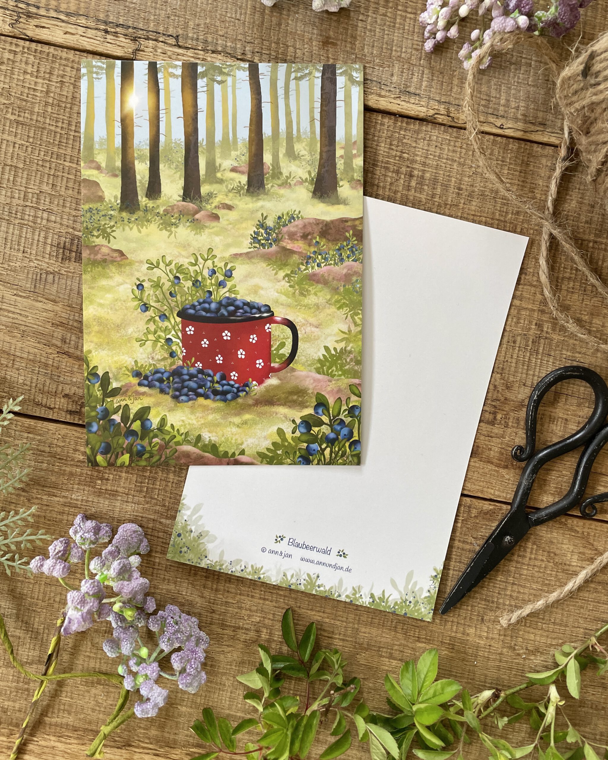 Große Postkarte Blaubeerwald Rückseite beschreibbar Chromokarton Ann und Jan