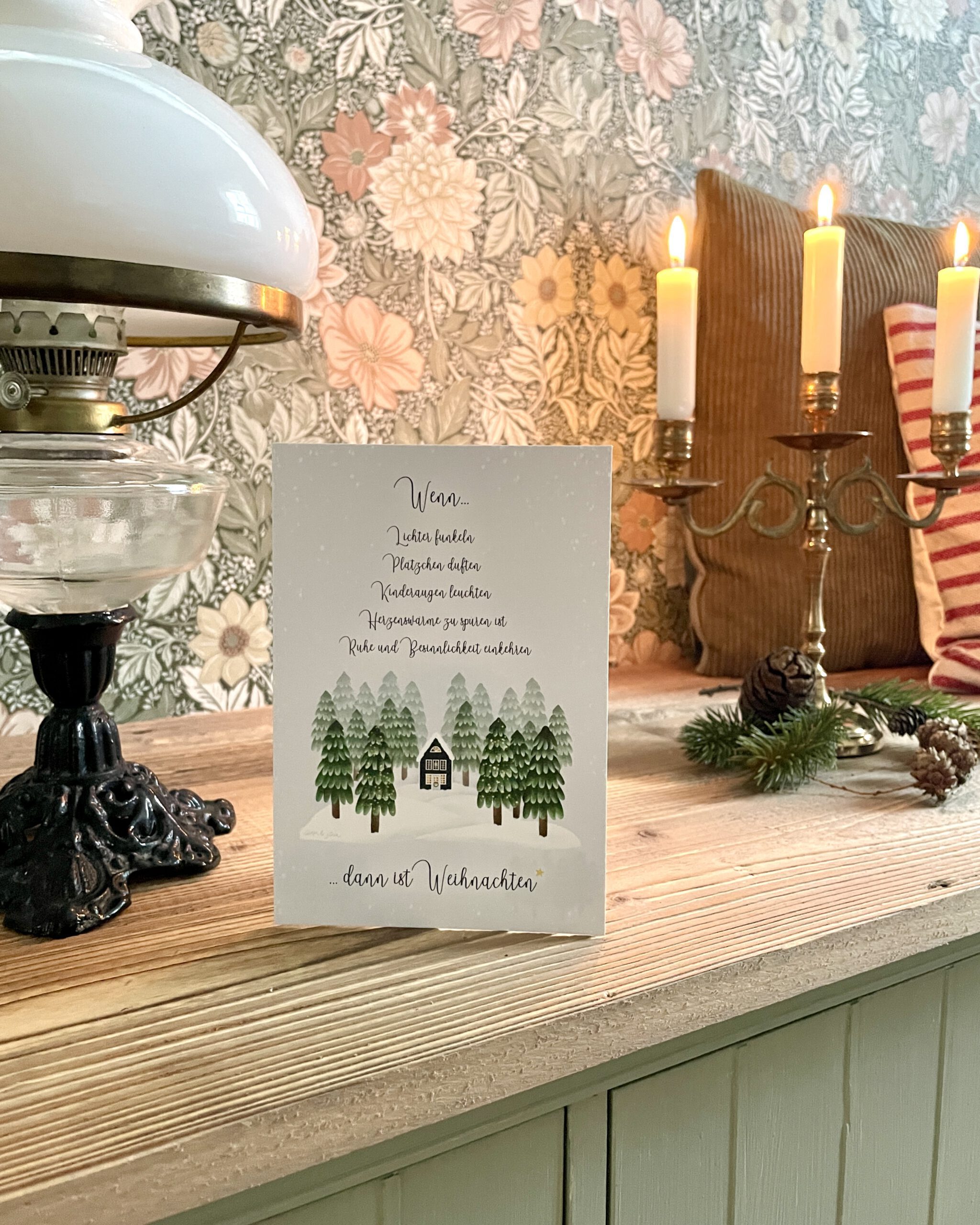 Große Postkarte „...dann ist Weihnachten" – Haus im Winterwald – Bild 2
