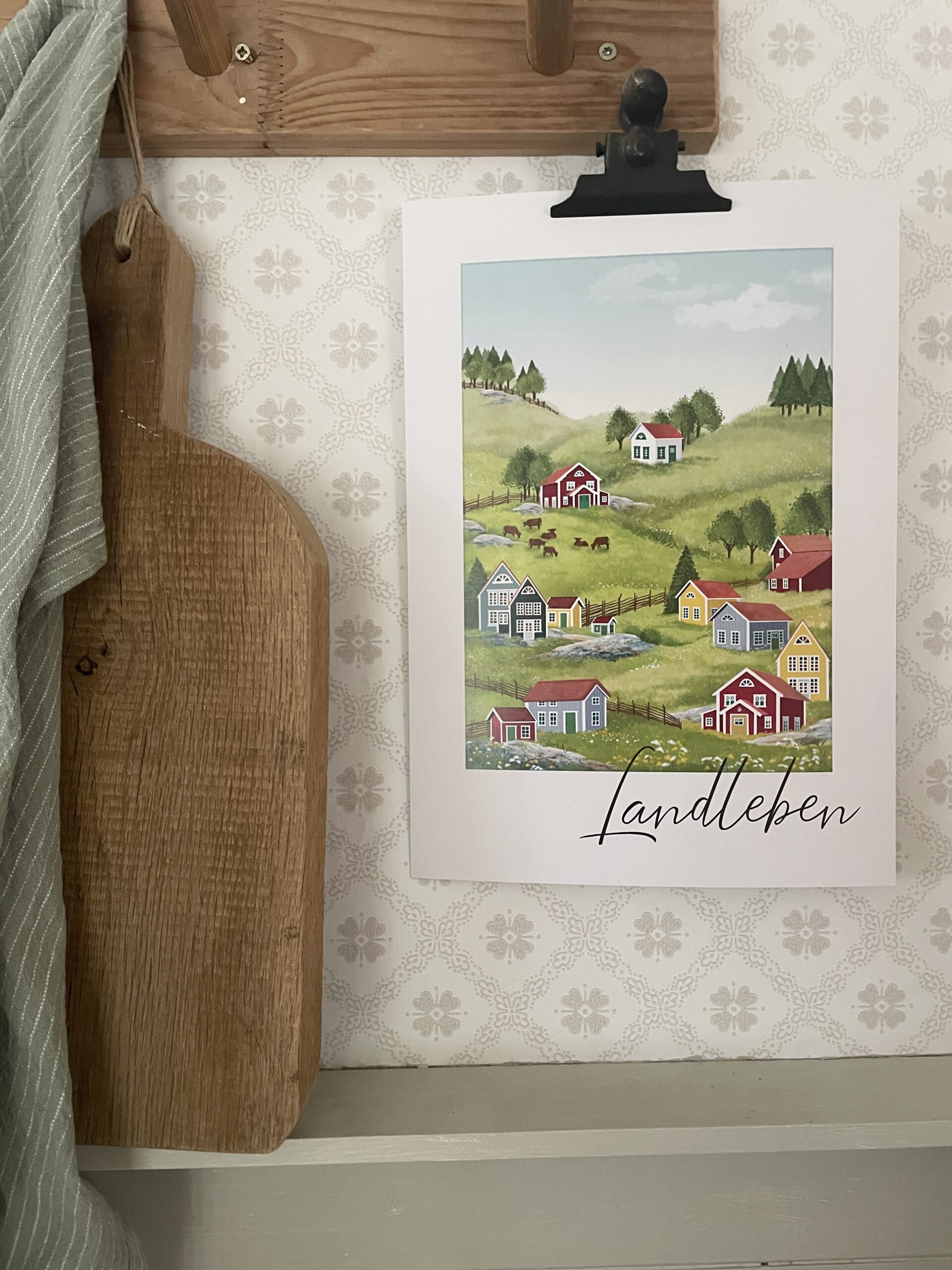 Kunstdruck Landleben Detailansicht Holzhäuser Kühe Wiesen Schriftzug handillustriert Ann und Jan