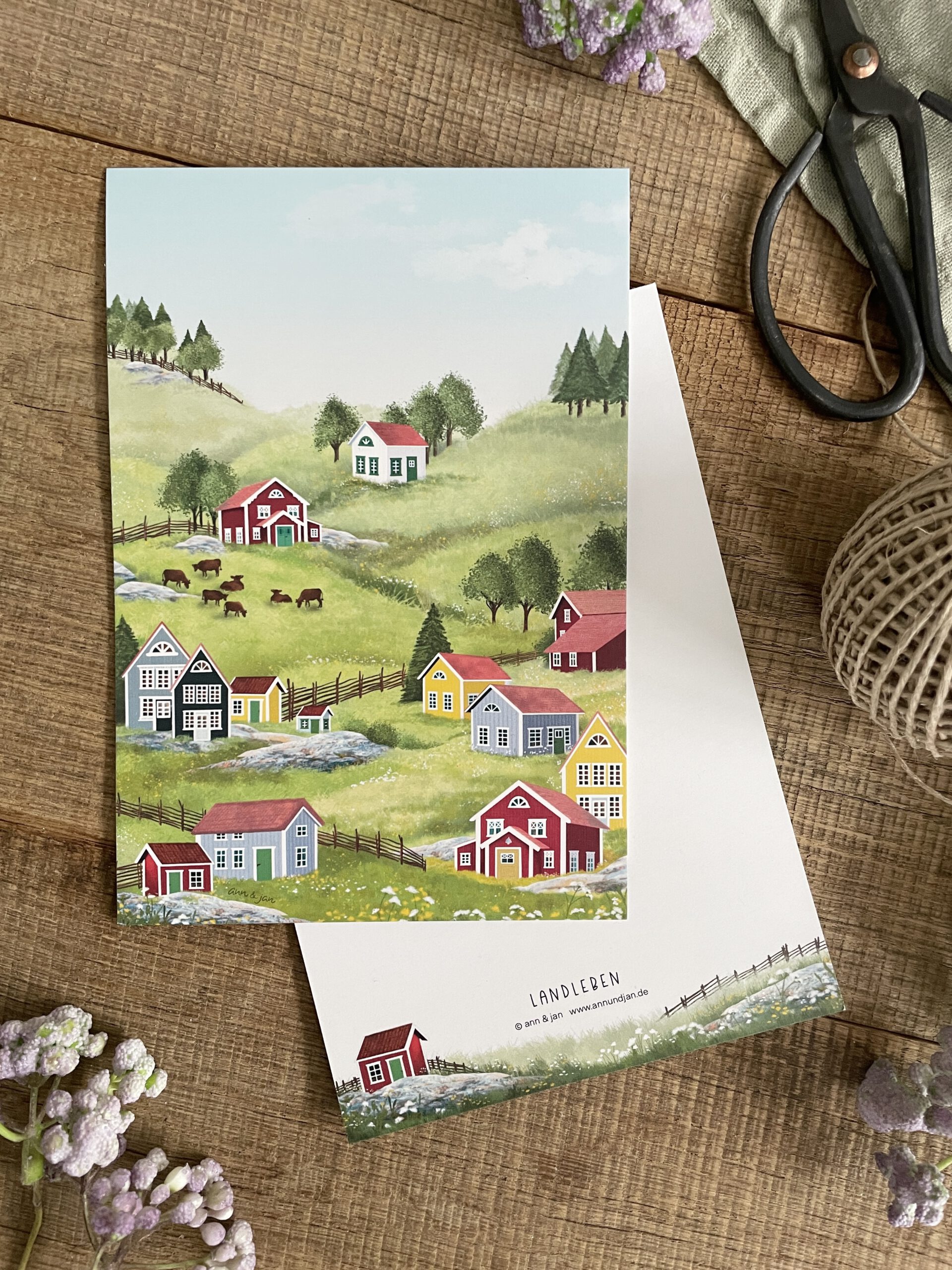 Postkarte Landleben Detailansicht skandinavische Landschaft Holzhäuser handillustriert Ann und Jan