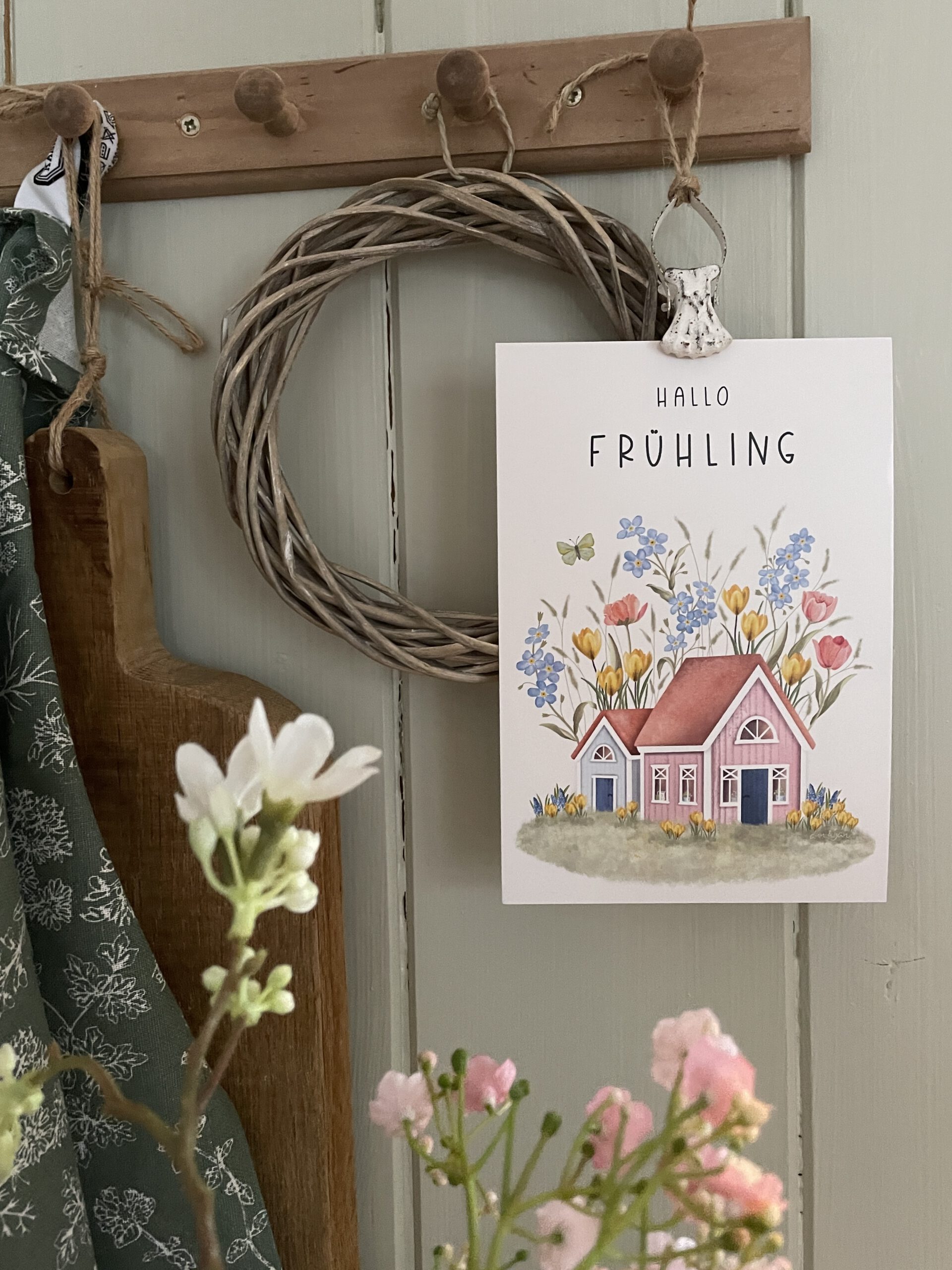 Große Postkarte Hallo Frühling als Teil der Jahreszeiten Serie Hallo Sommer Herbst Winter Ann und Jan