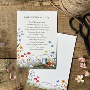 Handillustrierte große Postkarte Glücksmomente im Garten Blumenwiese Gießkanne Schmetterlinge von Ann und Jan