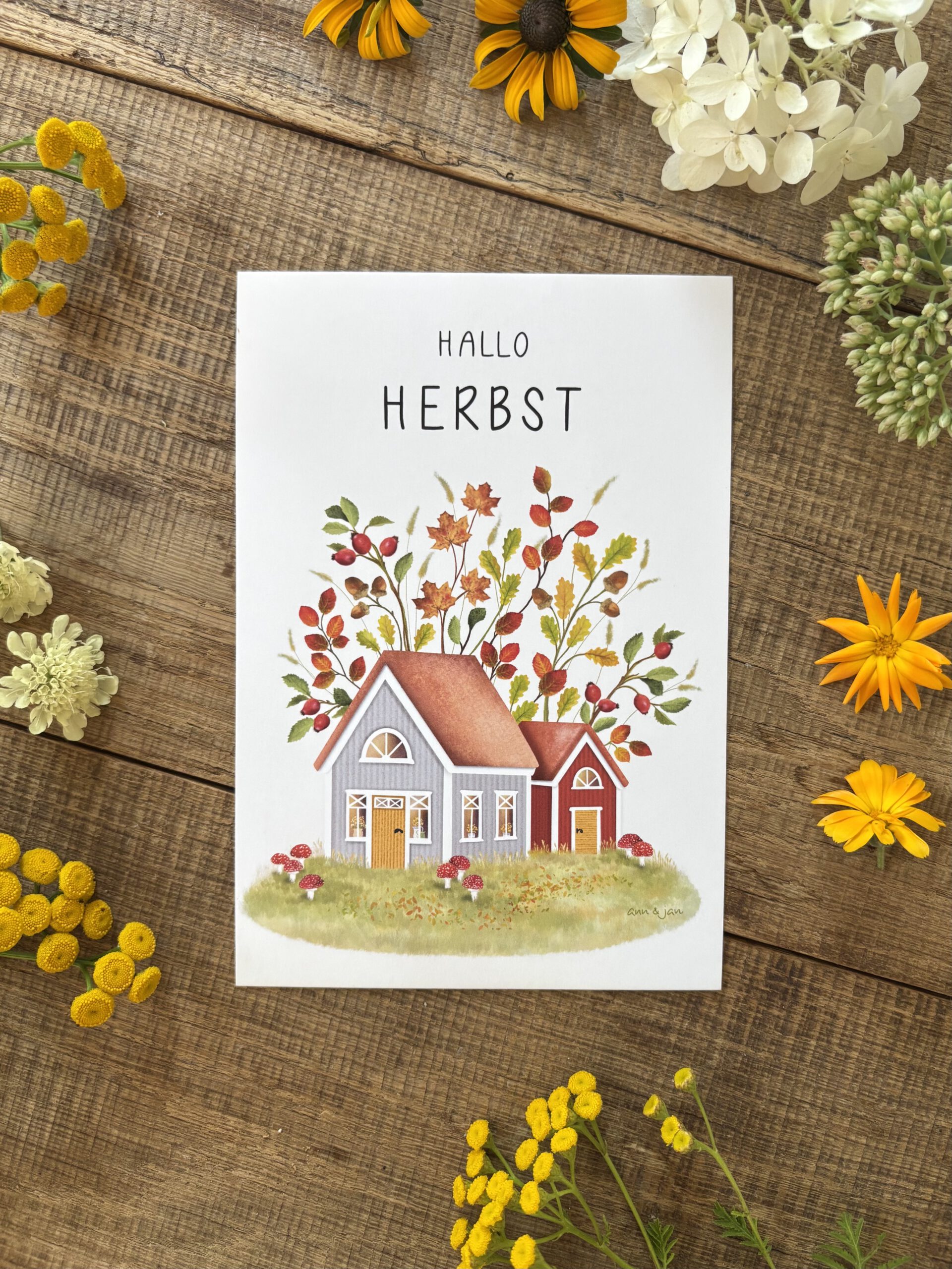 Postkarte Hallo Herbst Detailansicht Herbstszene Häuser Laub handillustriert Ann und Jan