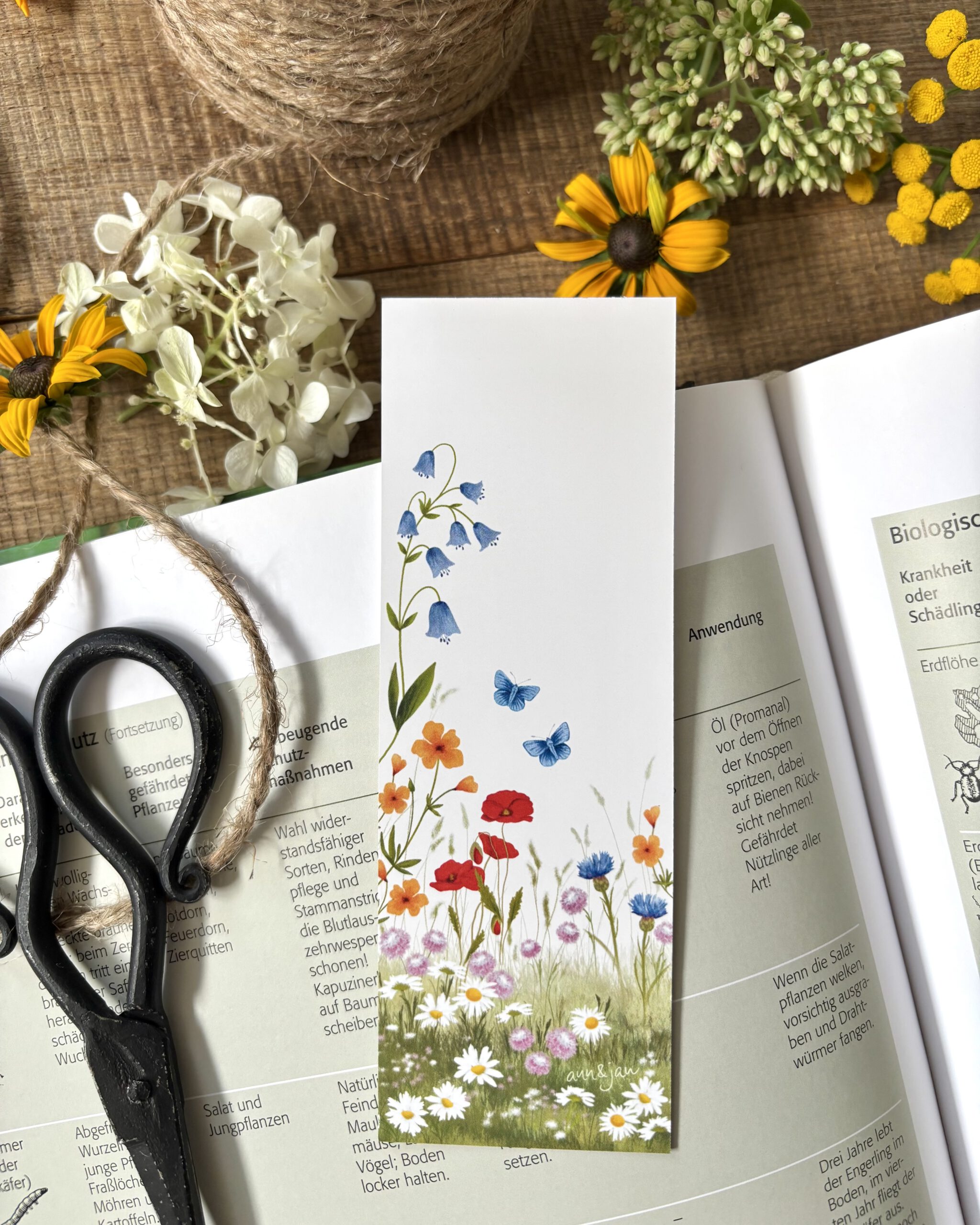 Lesezeichen Zeit für mich Rückseite Blumenwiese Glockenblumen handillustriert Ann und Jan