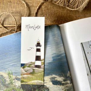 Handillustriertes Lesezeichen Meerliebe Leuchtturm Möwen Küste Meer von Ann und Jan