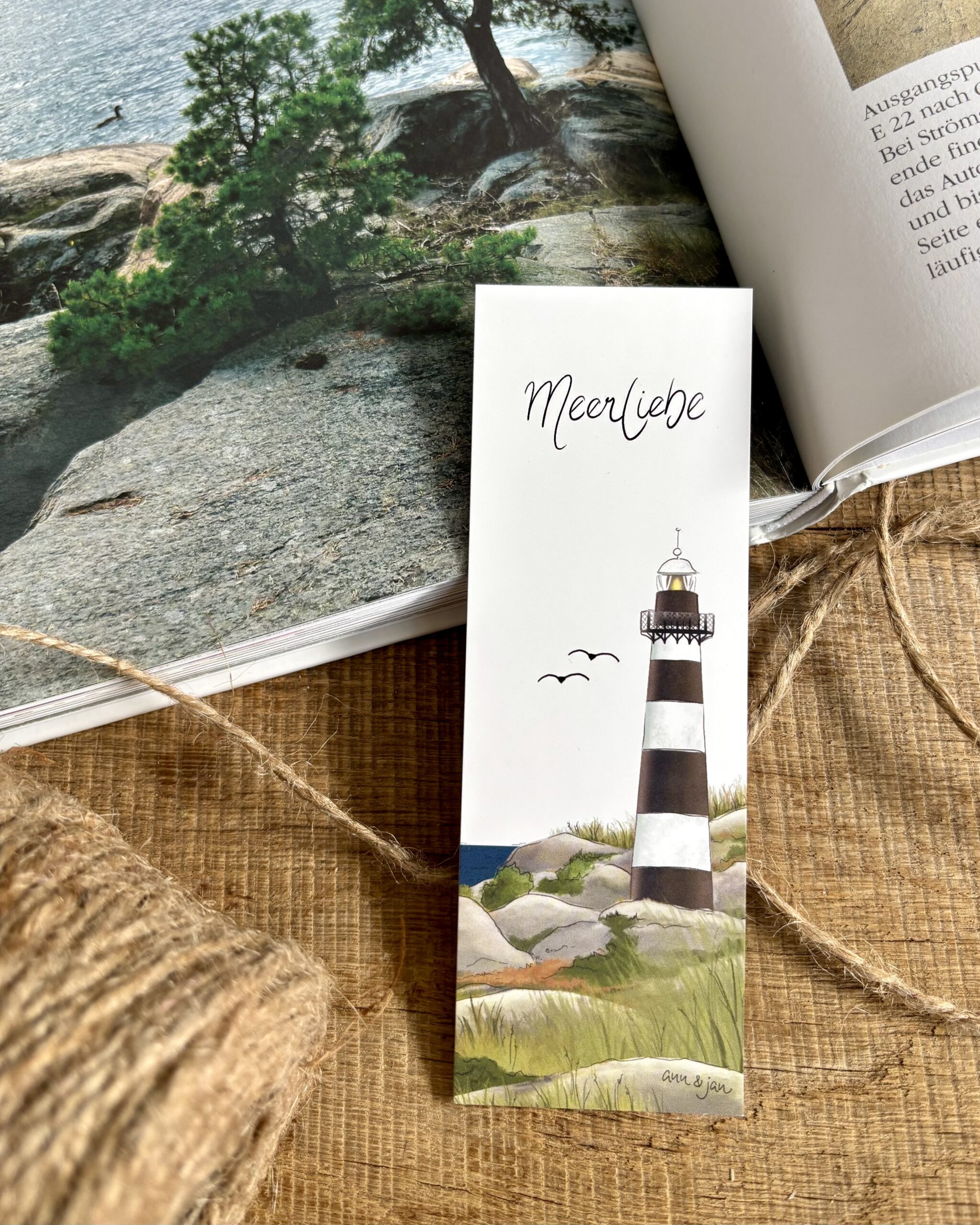 Lesezeichen Meerliebe zusammen mit Buch als Geschenkidee maritim Ann und Jan