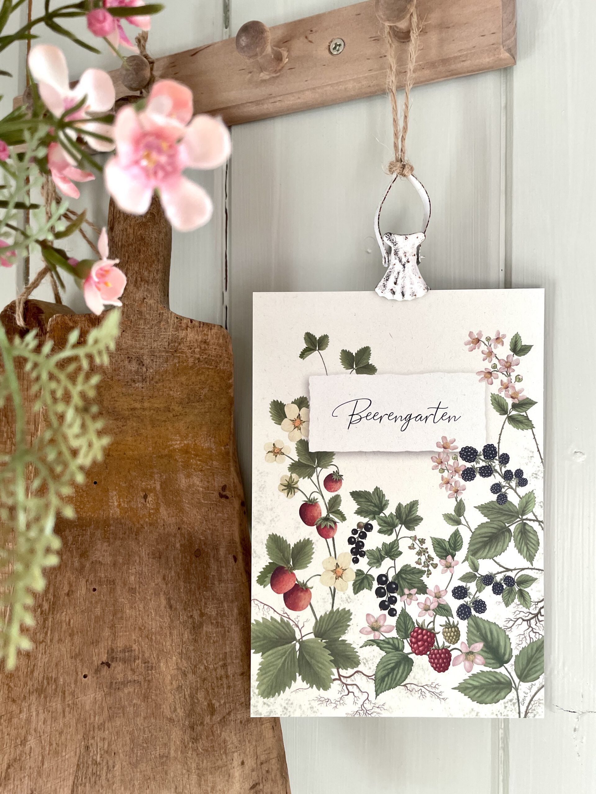 Postkarte Beerengarten Detailansicht botanisches Motiv Sommerbeeren handillustriert Ann und Jan