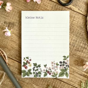 Handillustrierter Notizblock Frida mit Erdbeeren Himbeeren Johannisbeeren Brombeeren von Ann und Jan