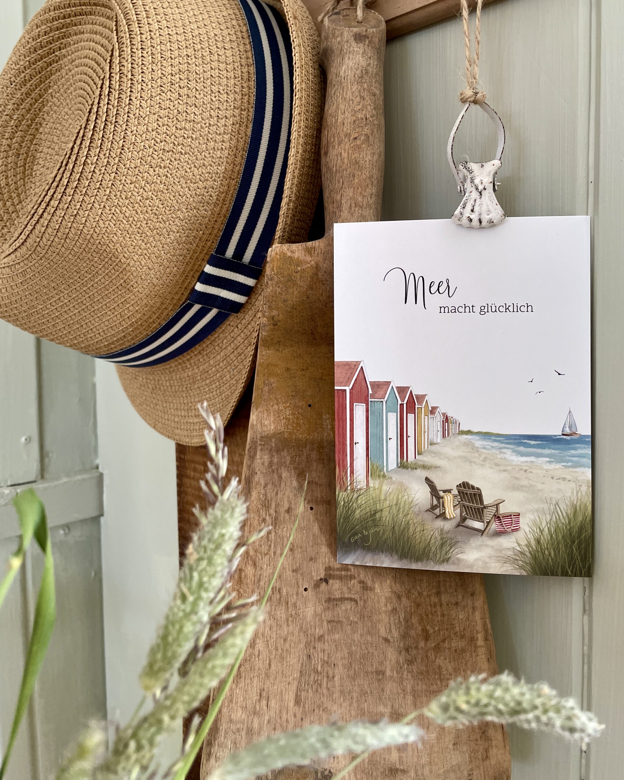 Postkarte Meer macht glücklich aufgehängt Strandhäuser Meerblick handillustriert Ann und Jan