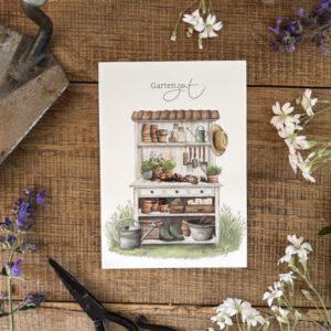 Handillustrierte Postkarte Gartenzeit Pflanztisch Blumen Kräuter Gartenutensilien Gießkanne von Ann und Jan