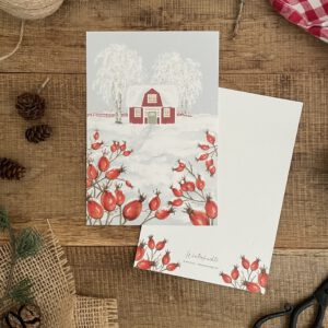 Postkarte Winterfrüchte handillustriert. Rotes Schwedenhaus und Hagebutten in verschneiter Winterlandschaft. Rückseite beschreibbar